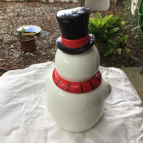A CERAMIC SNOWMAN COOKIE JAR. - Picture 2 of 4